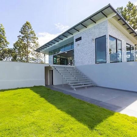 Stunning 3-Bed Villa In Chiang Mai Eksteriør billede